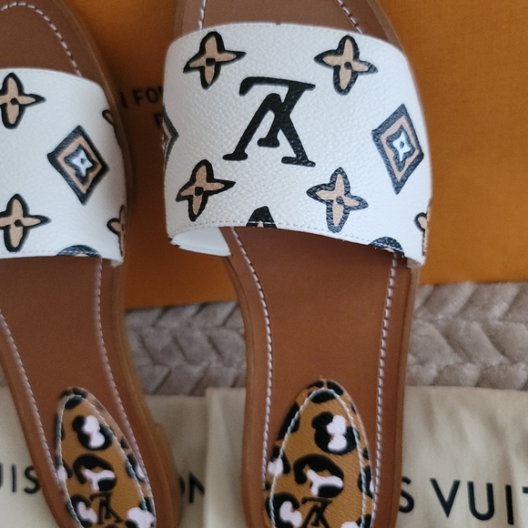 Louis VUITTON WILD AT HEART CREME GIANT MONOGRAM MULE SANDAL SIZE 40EU=10US BOX - Picture 14 of 16